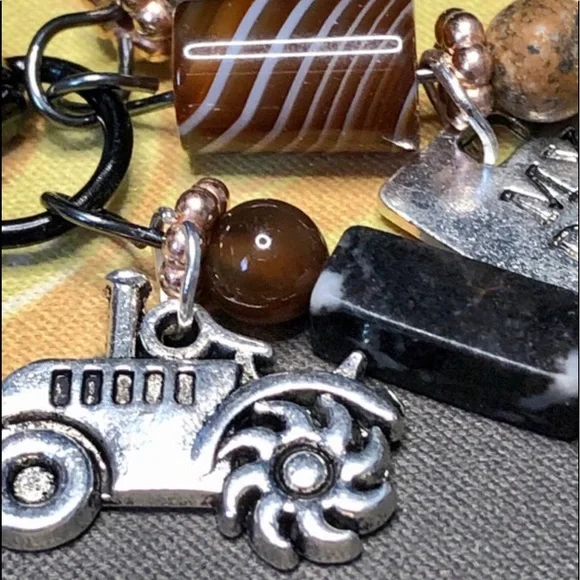 🦸♂️🚜My dad keychain -for him-for valentines? - Picture 6 of 9